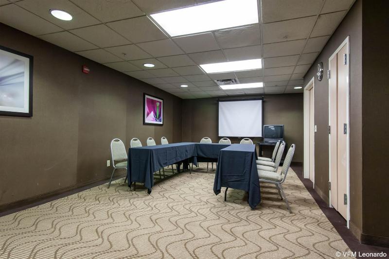 فندق Comfort Suites Central I 44