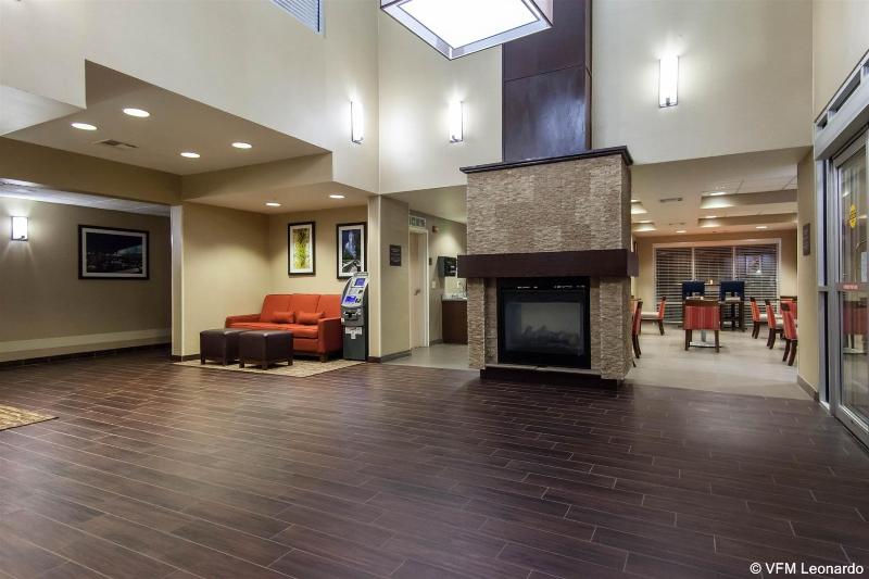 فندق Comfort Suites Central I 44