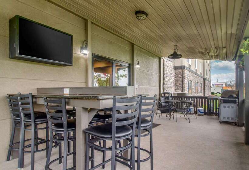 فندق Comfort Suites