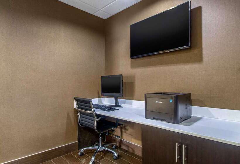 فندق Comfort Suites