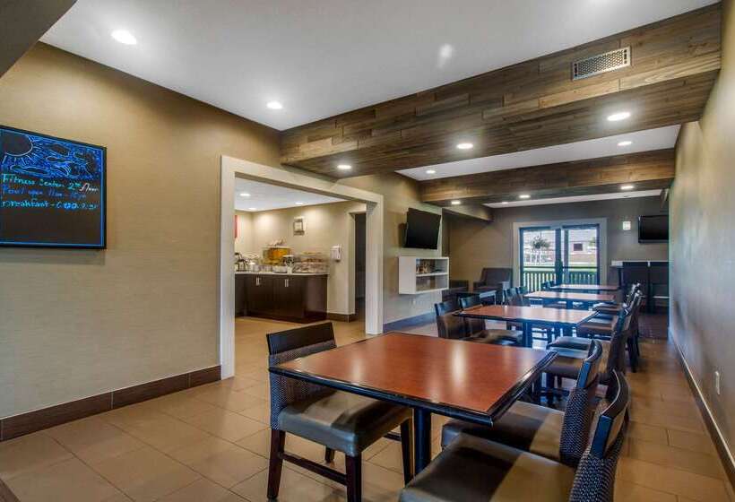 فندق Comfort Suites