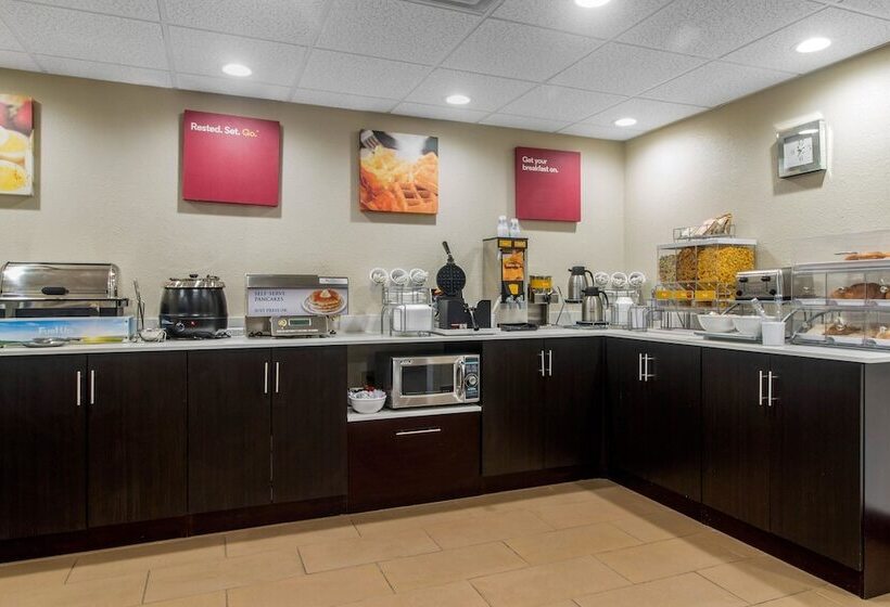 فندق Comfort Suites