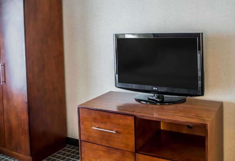 Отель Comfort Suites Portland Southwest