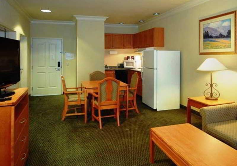 هتل Comfort Suites San Jose Airport