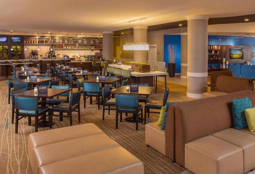 Отель Courtyard By Marriott Sandestin At Grand Boulevard