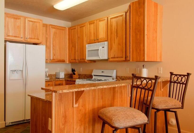 هتل Crestview Condominiums By All Seasons Resort Lodging