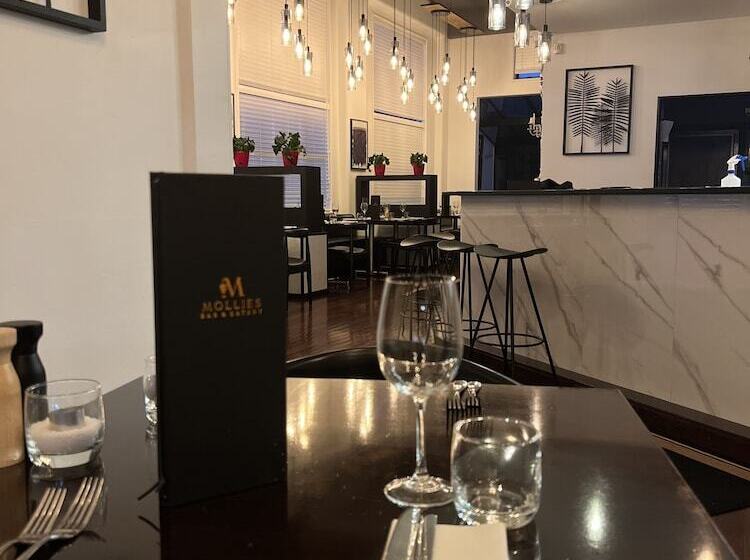 فندق D Urville Blenheim