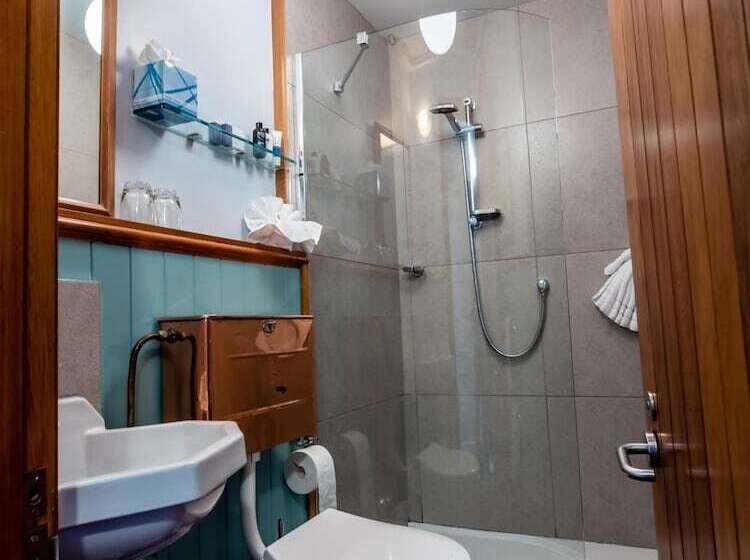 هتل D Urville Blenheim