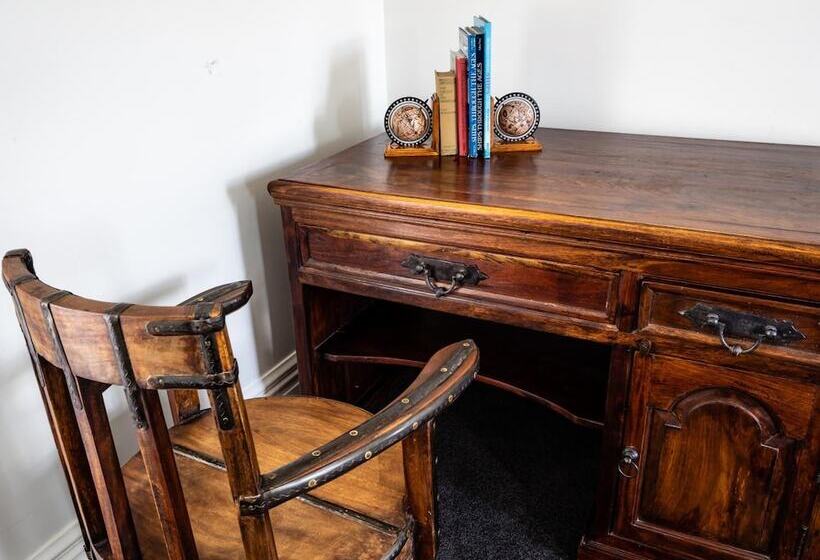 فندق D Urville Blenheim