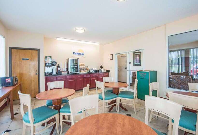 Отель Days Inn By Wyndham Coliseum Montgomery Al