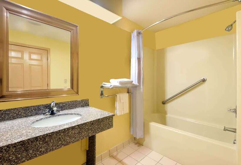 Отель Days Inn By Wyndham Coliseum Montgomery Al