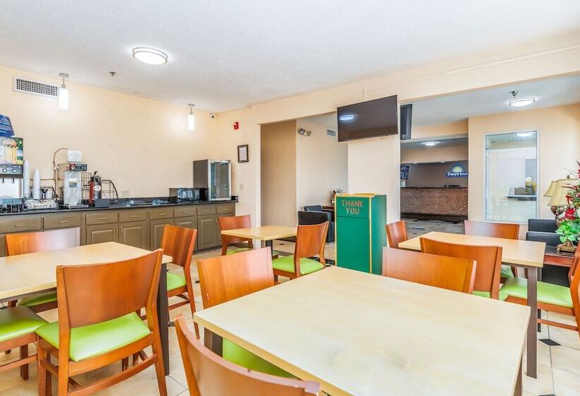 هتل Days Inn By Wyndham Coliseum Montgomery Al