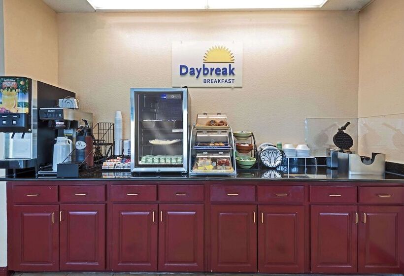 هتل Days Inn By Wyndham Coliseum Montgomery Al