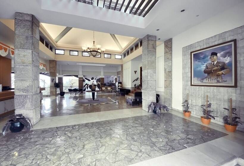 فندق De Ningrat Topas Galeria