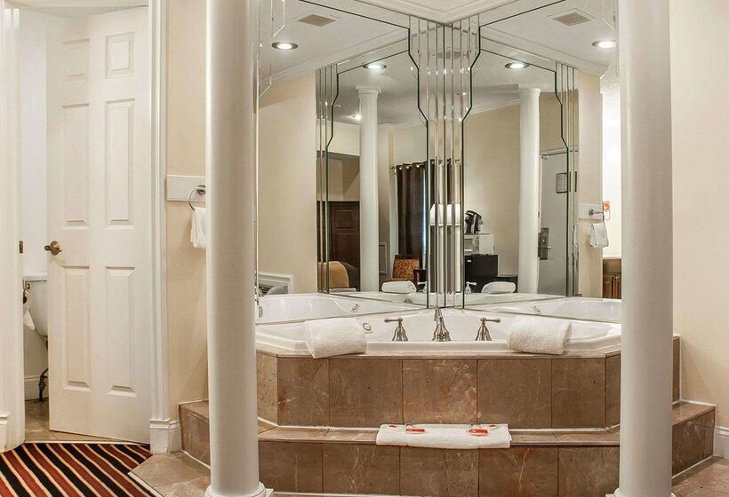 בית מלון כפרי Econo Lodge At The Falls North