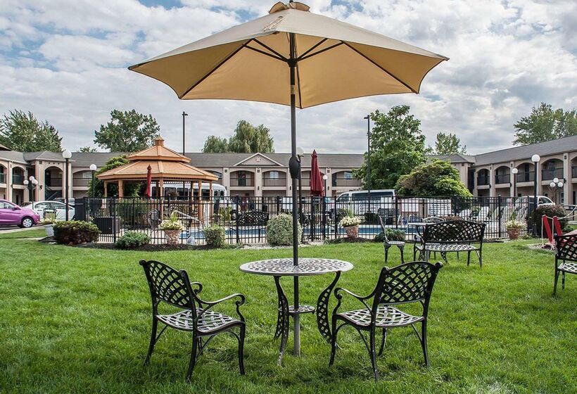 בית מלון כפרי Econo Lodge At The Falls North