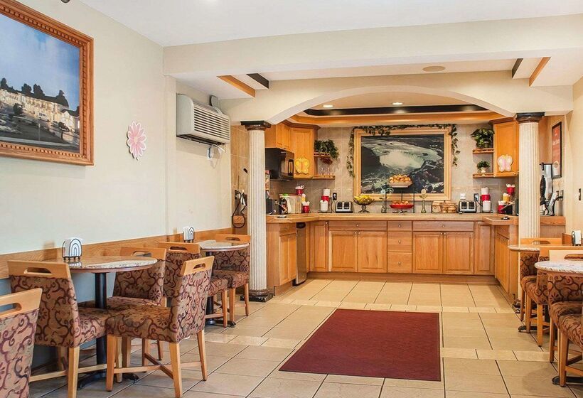 בית מלון כפרי Econo Lodge At The Falls North