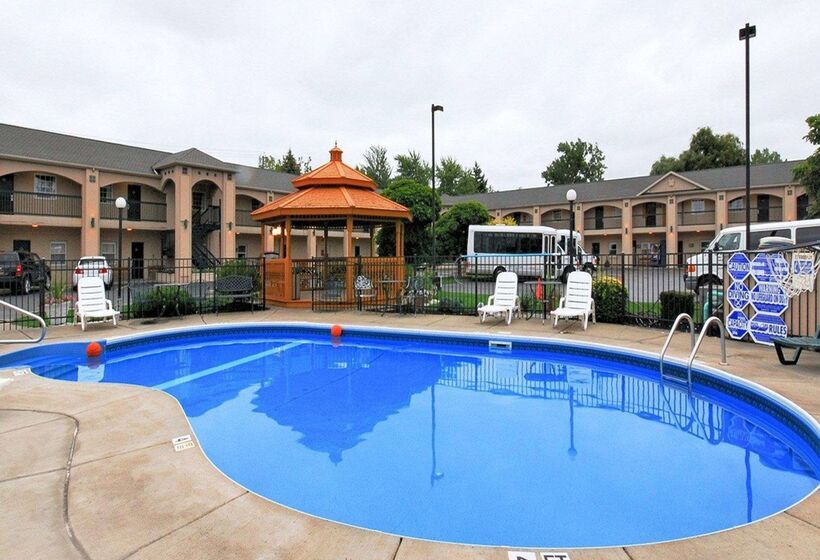 בית מלון כפרי Econo Lodge At The Falls North