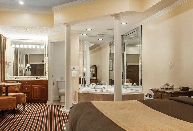 בית מלון כפרי Econo Lodge At The Falls North