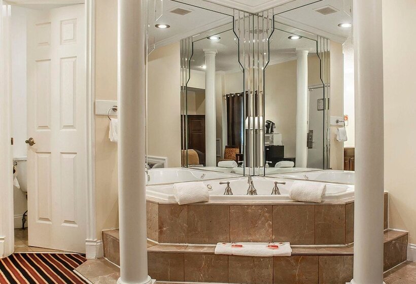 בית מלון כפרי Econo Lodge At The Falls North