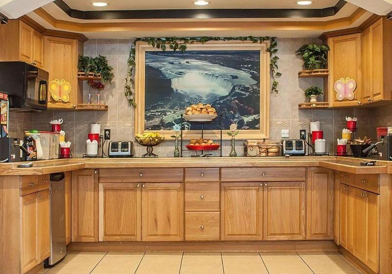 בית מלון כפרי Econo Lodge At The Falls North