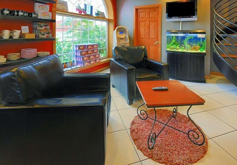 בית מלון כפרי Econo Lodge At The Falls North