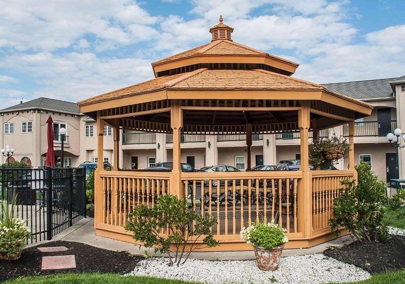 בית מלון כפרי Econo Lodge At The Falls North