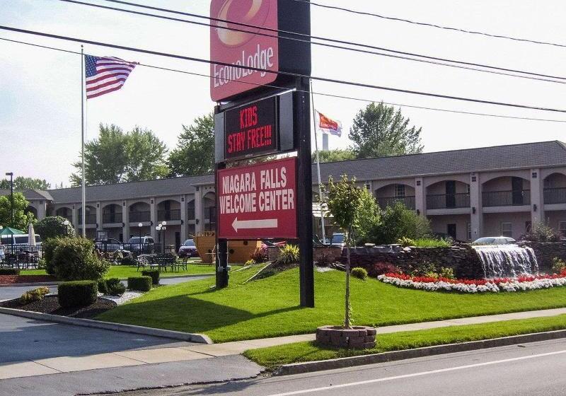 בית מלון כפרי Econo Lodge At The Falls North