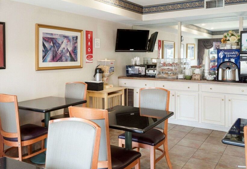 فندق Econo Lodge Near Fort Gregg Adams I 295