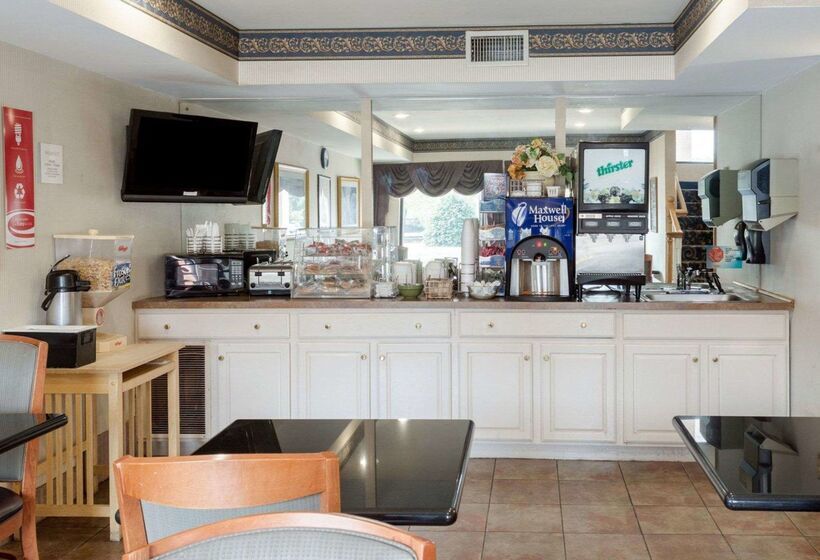 فندق Econo Lodge Near Fort Gregg Adams I 295