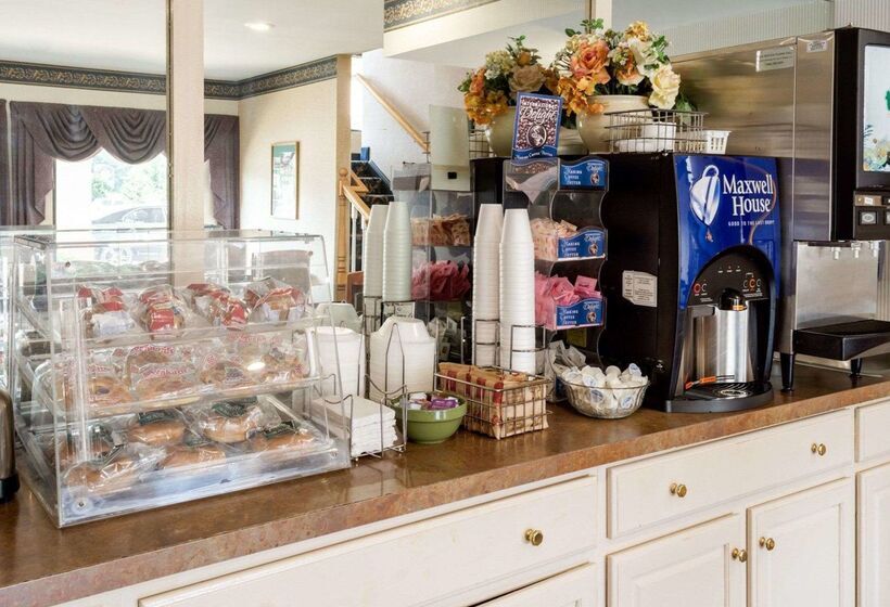 فندق Econo Lodge Near Fort Gregg Adams I 295