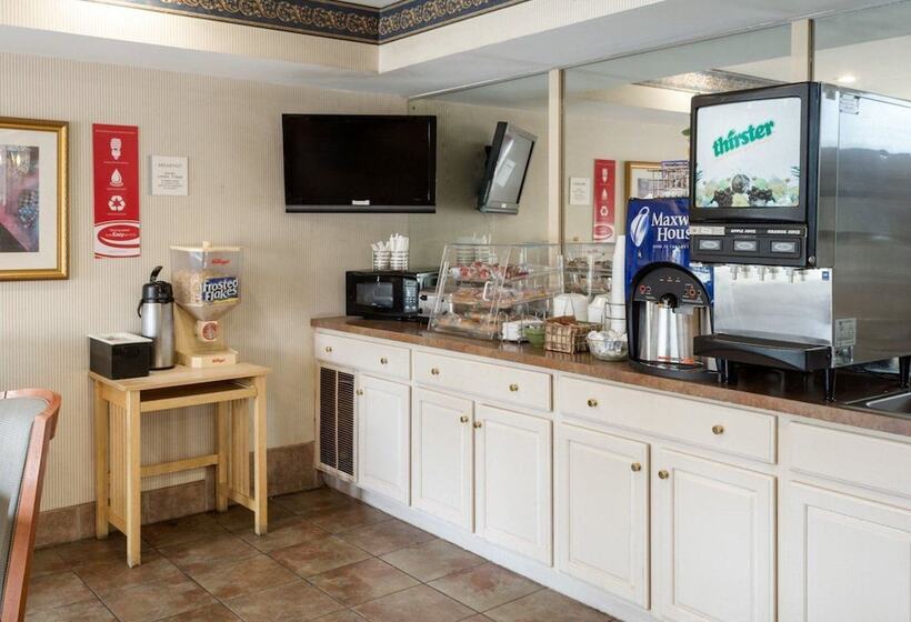 فندق Econo Lodge Near Fort Gregg Adams I 295