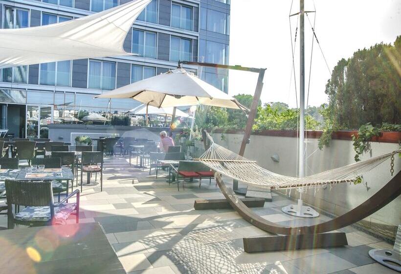 هتل Golden Tulip Zira Belgrade