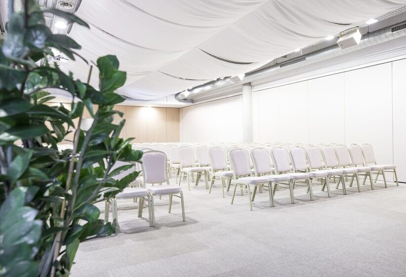 هتل Golden Tulip Zira Belgrade