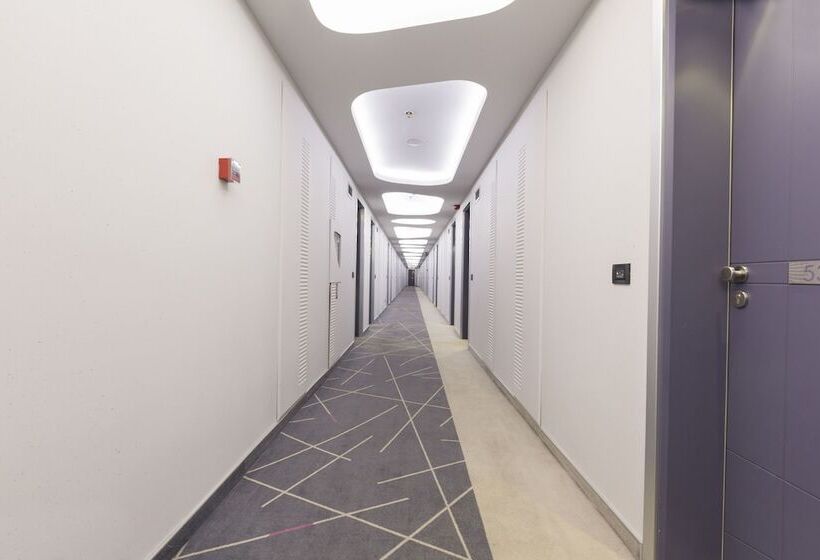 هتل Golden Tulip Zira Belgrade