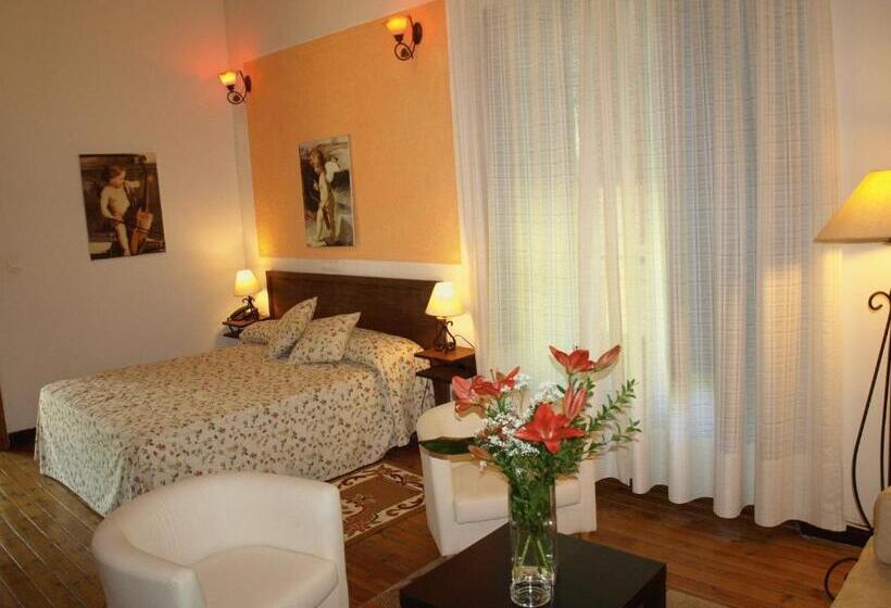 בית מלון כפרי Gran Posada La Mesnada