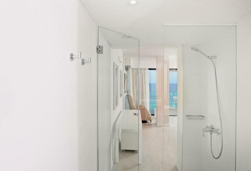 Отель Iberostar Waves Cala Millor - Adults Only