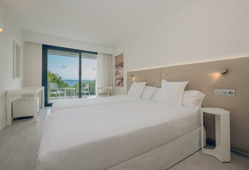 Отель Iberostar Waves Cala Millor - Adults Only