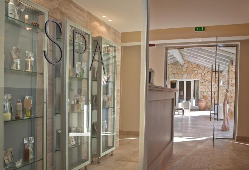 בית מלון כפרי Is Arenas Resort