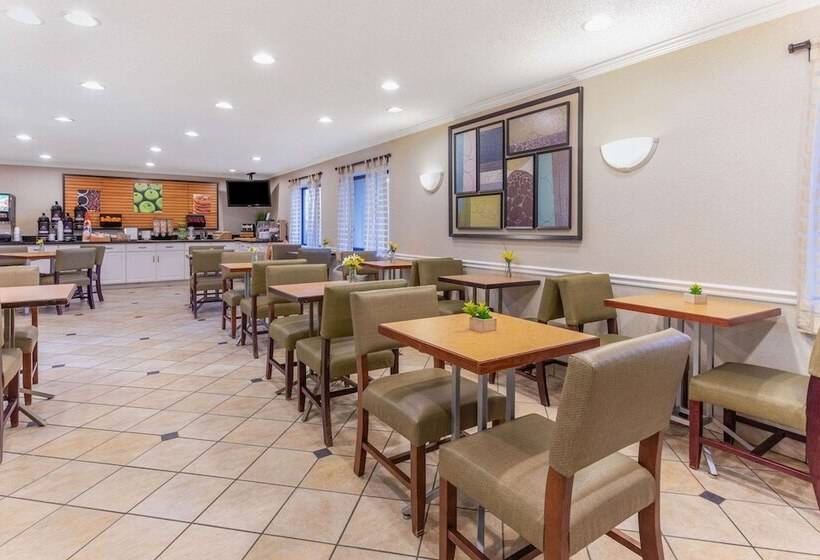Отель La Quinta By Wyndham Chicago Gurnee