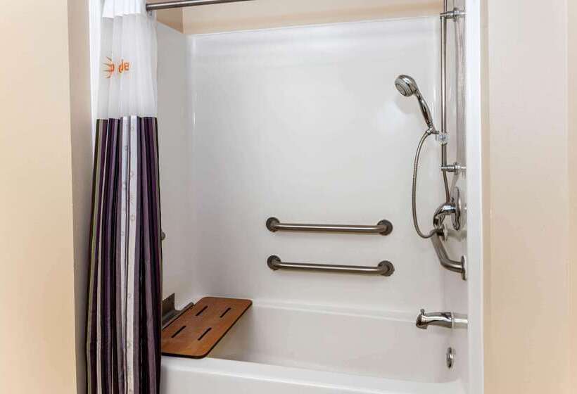 فندق La Quinta By Wyndham Milwaukee Sw New Berlin