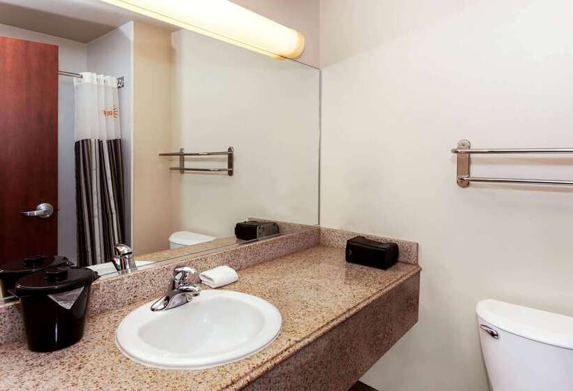 فندق La Quinta By Wyndham Milwaukee Sw New Berlin