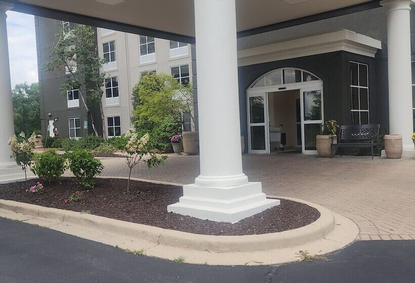 فندق La Quinta By Wyndham Milwaukee Sw New Berlin