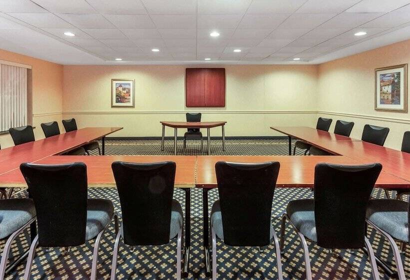 فندق La Quinta By Wyndham Milwaukee Sw New Berlin