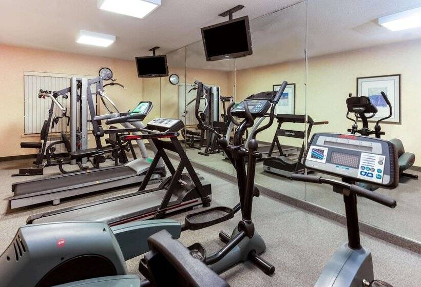 فندق La Quinta By Wyndham Milwaukee Sw New Berlin