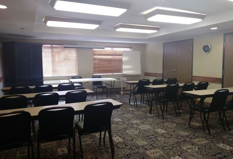 Madelia Hotel & Suites