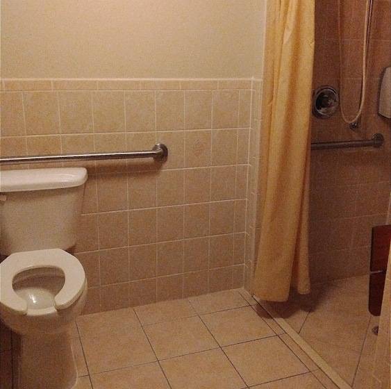 Madelia Hotel & Suites