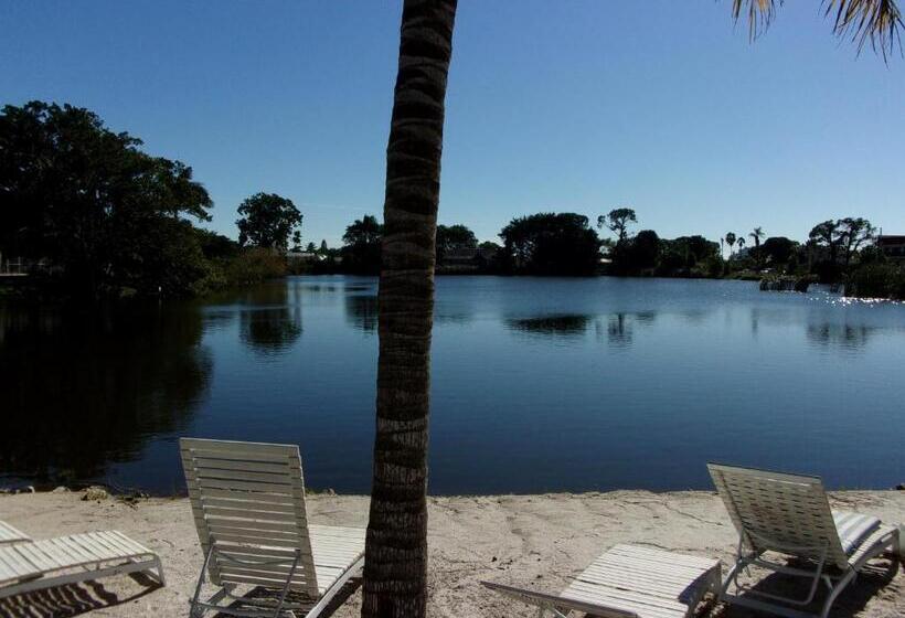 فندق Marco Island Lakeside Inn