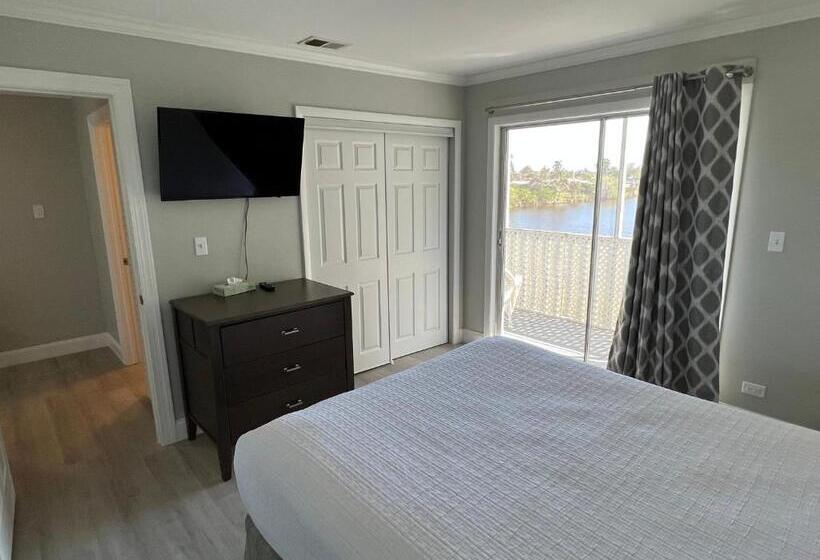 فندق Marco Island Lakeside Inn