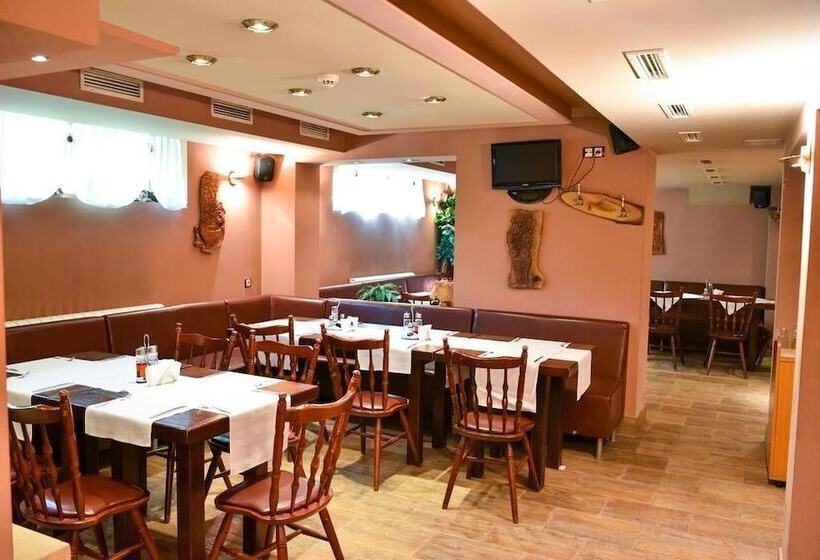 فندق Martin Club